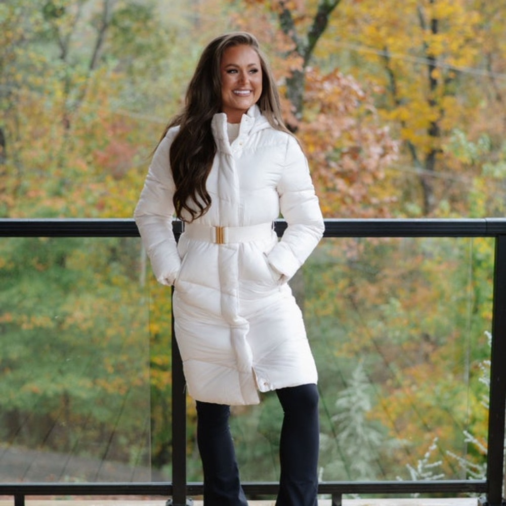 Elegant Women's White Belted Puffer Jacket